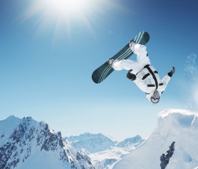 开云体育-逆转之王的加冕礼，浓眉关键封盖锁定胜局，湖人国王惊天逆转开拓者