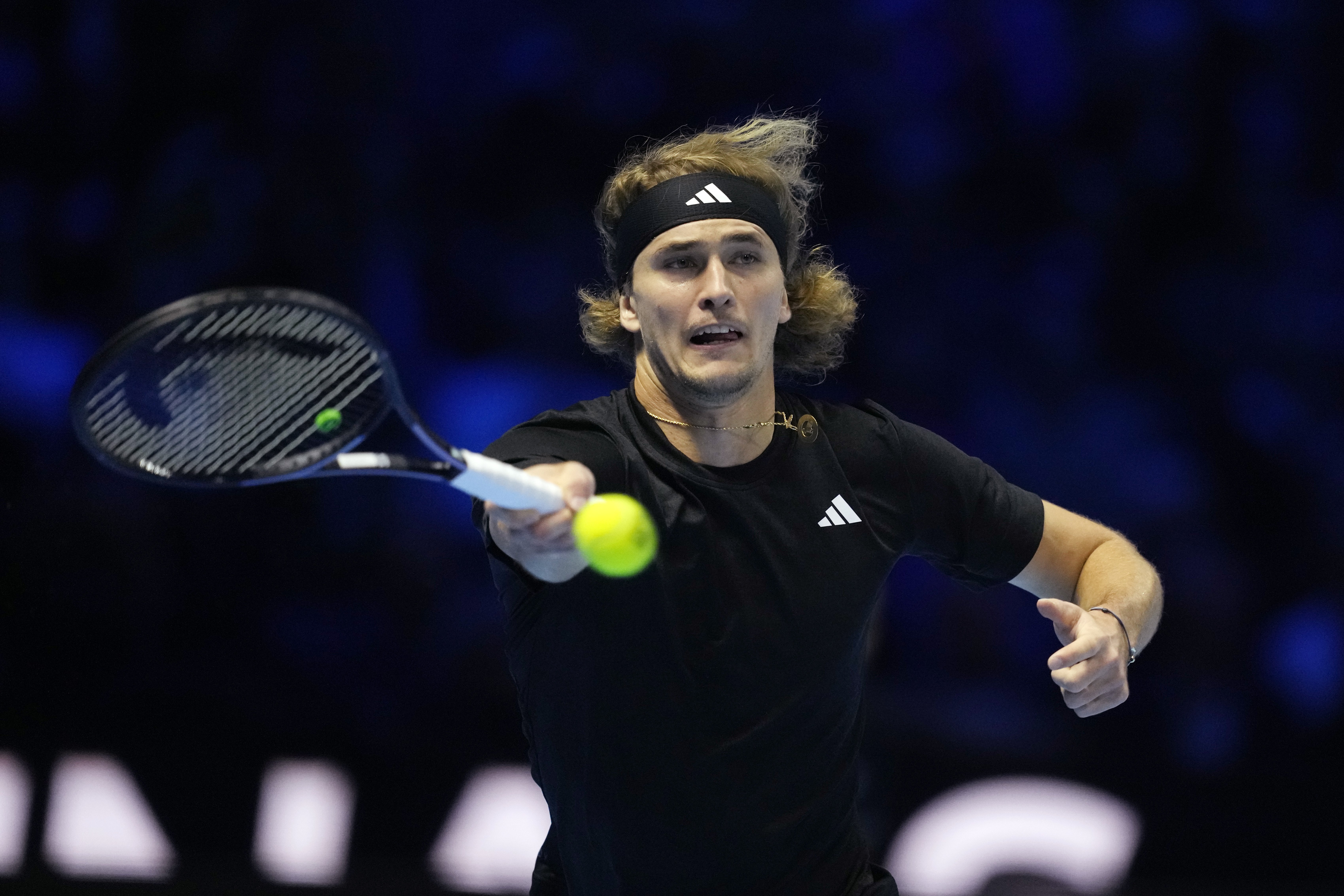 英国网球队鏖战美国网球队，兹维列夫关键制胜