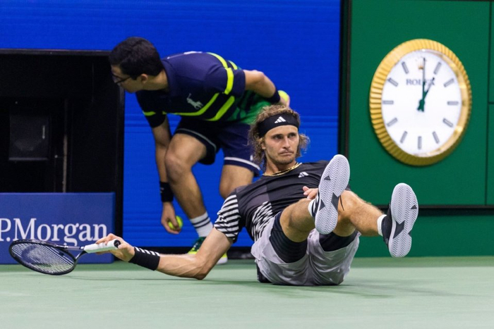 英国网球队鏖战美国网球队，兹维列夫关键制胜