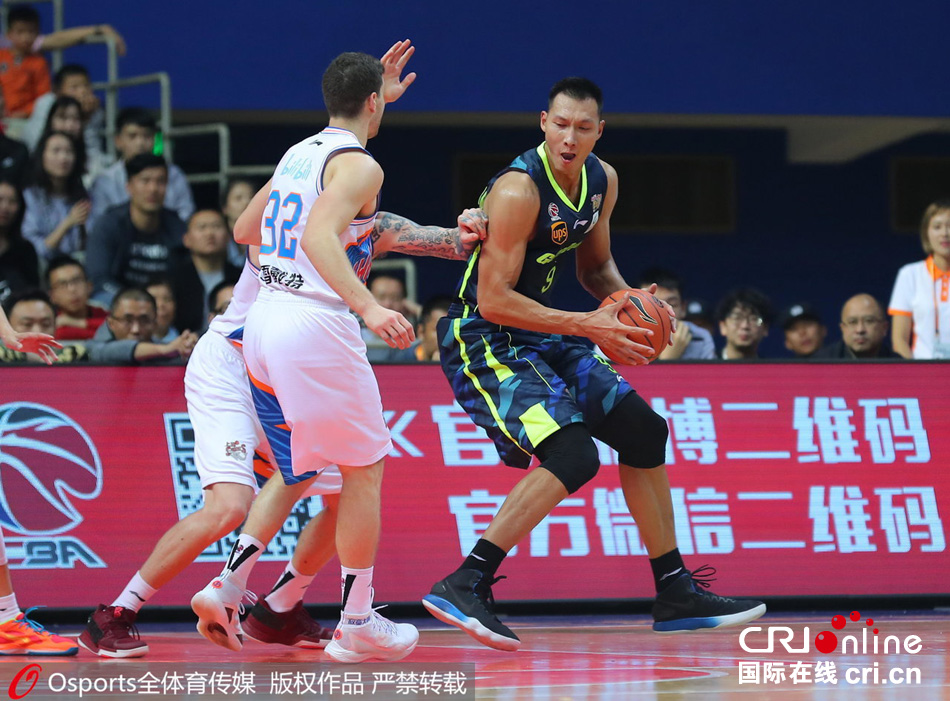 上海男篮力克江苏队，豪取连胜再登巅峰