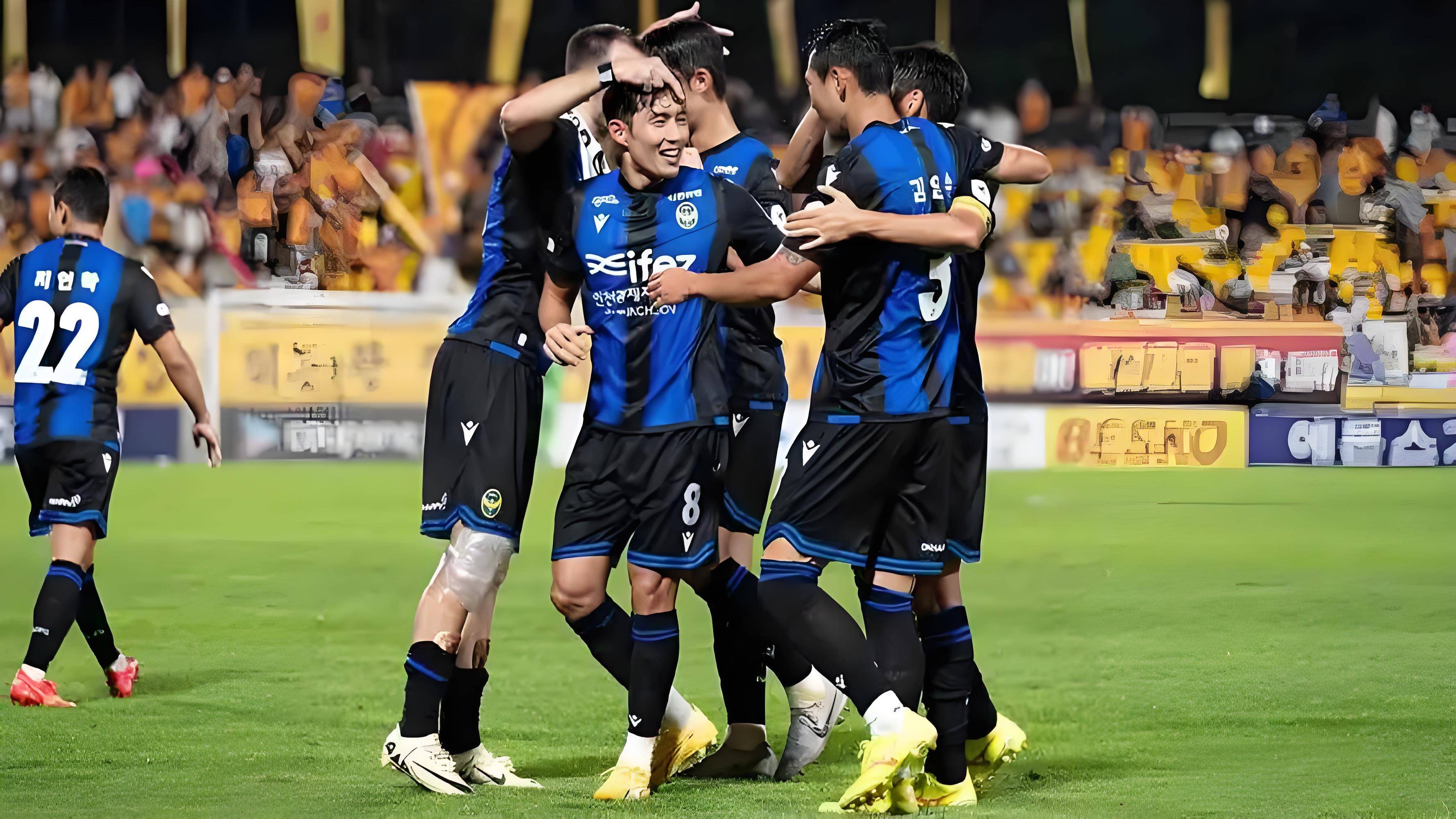 首尔FC球员集训日常互动，备战下一轮比赛