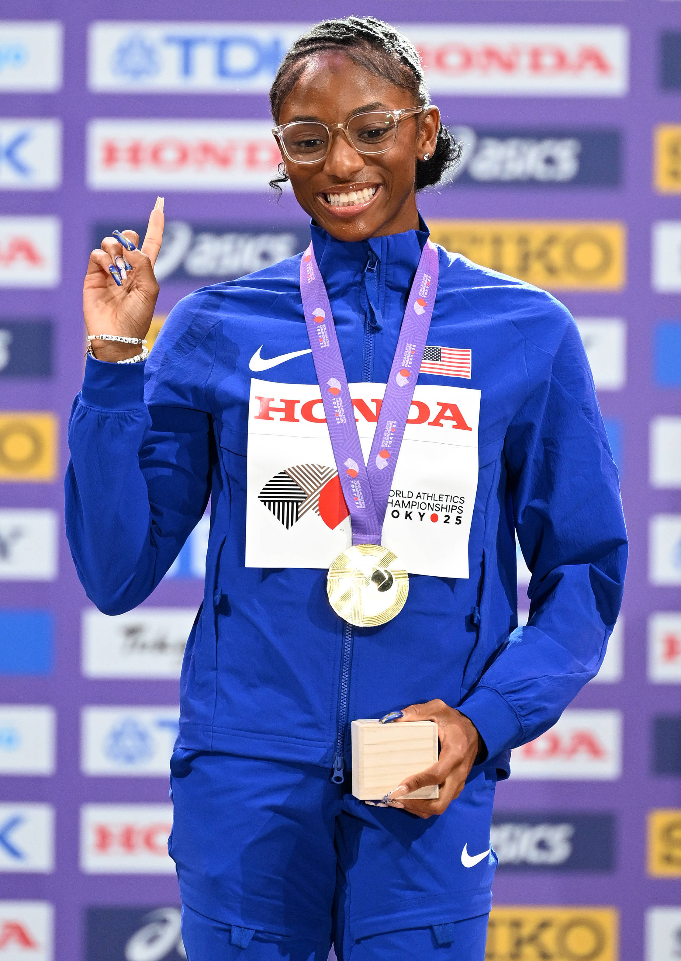 乌克兰田径选手奋力拼搏,夺得桂冠 乌克兰田径选手奋力拼搏,夺得桂冠