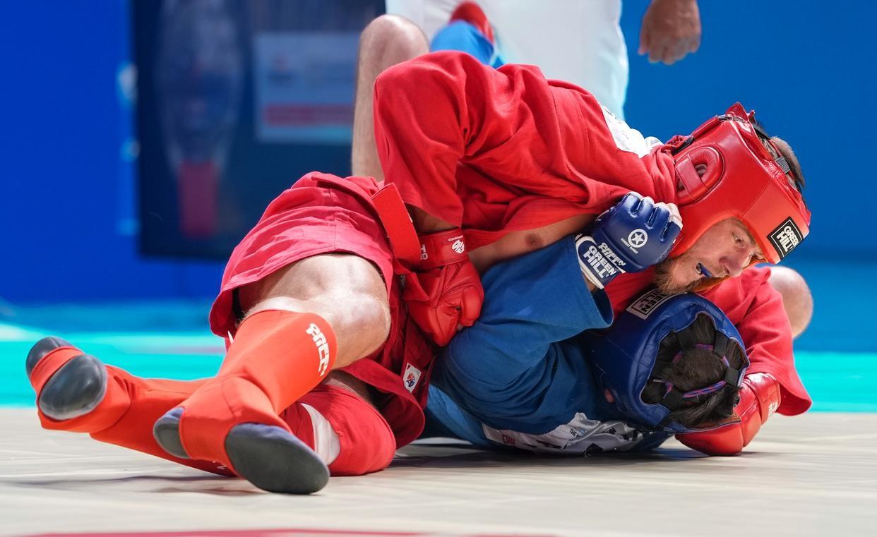 乌克兰田径选手奋力拼搏,夺得桂冠 乌克兰田径选手奋力拼搏,夺得桂冠