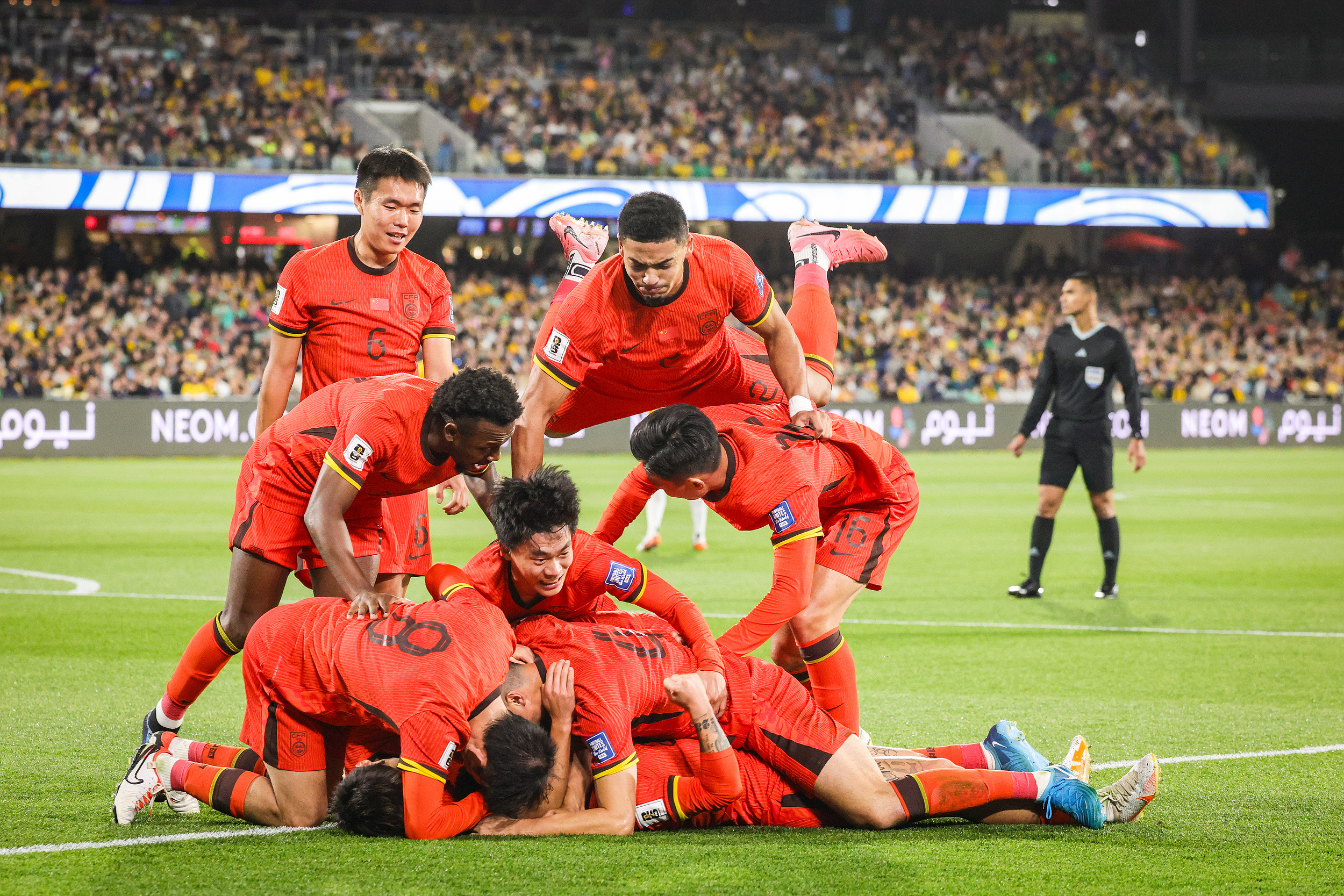 多特蒙德客场击败米兰国际，取得胜利