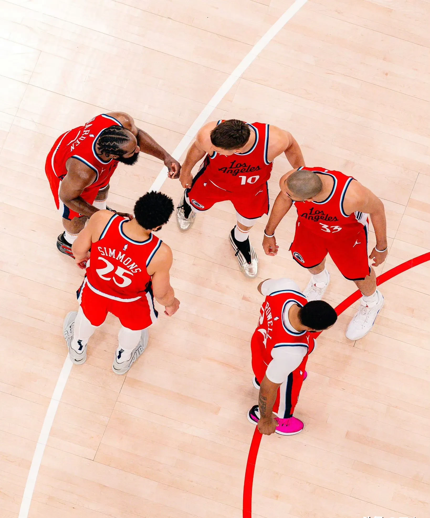 马刺鏖战雄鹿，萨博尼斯一己之力扛起全队