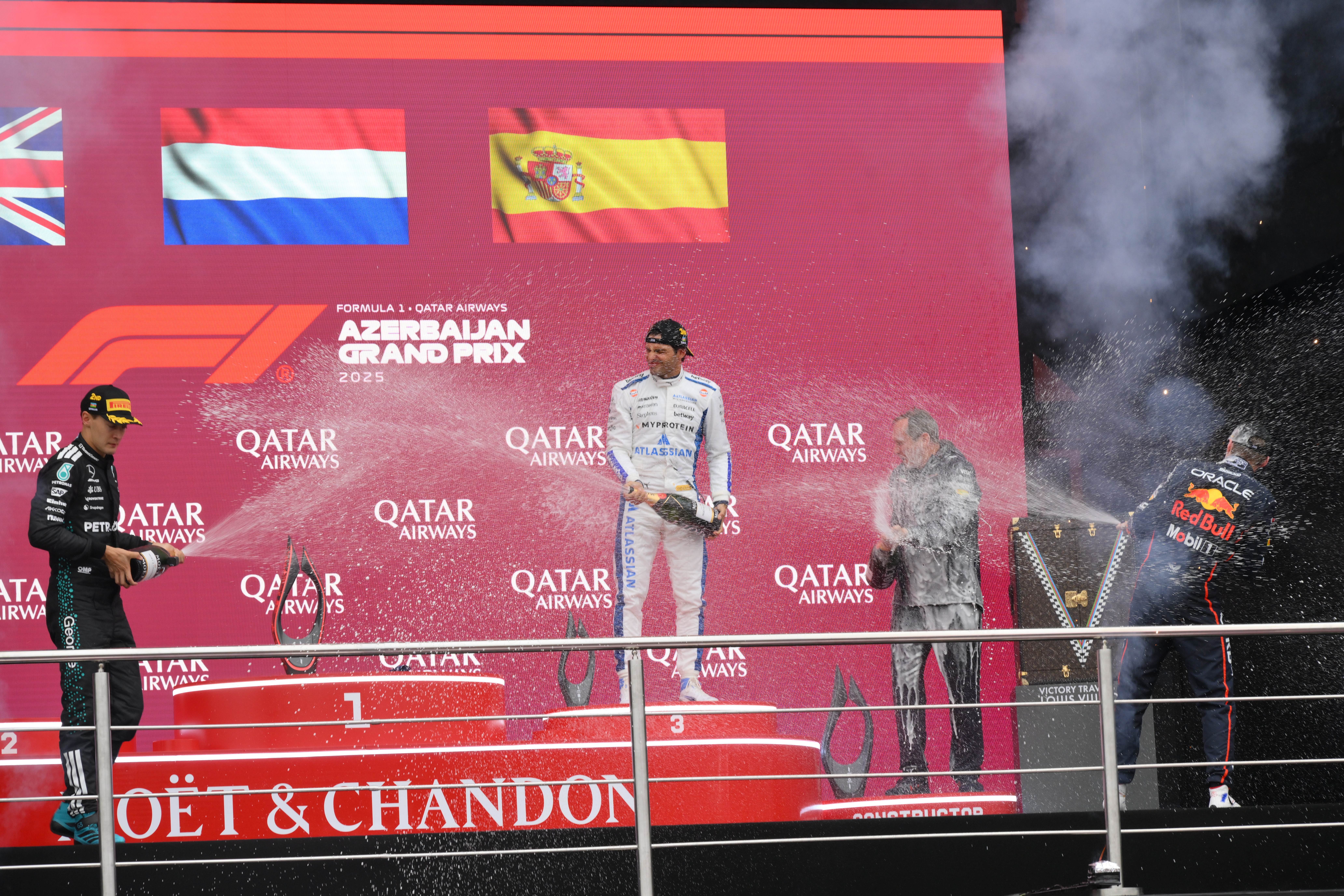 红牛车队险胜威廉姆斯,维斯塔潘扛起全队 红牛车队险胜威廉姆斯,维斯塔潘扛起全队