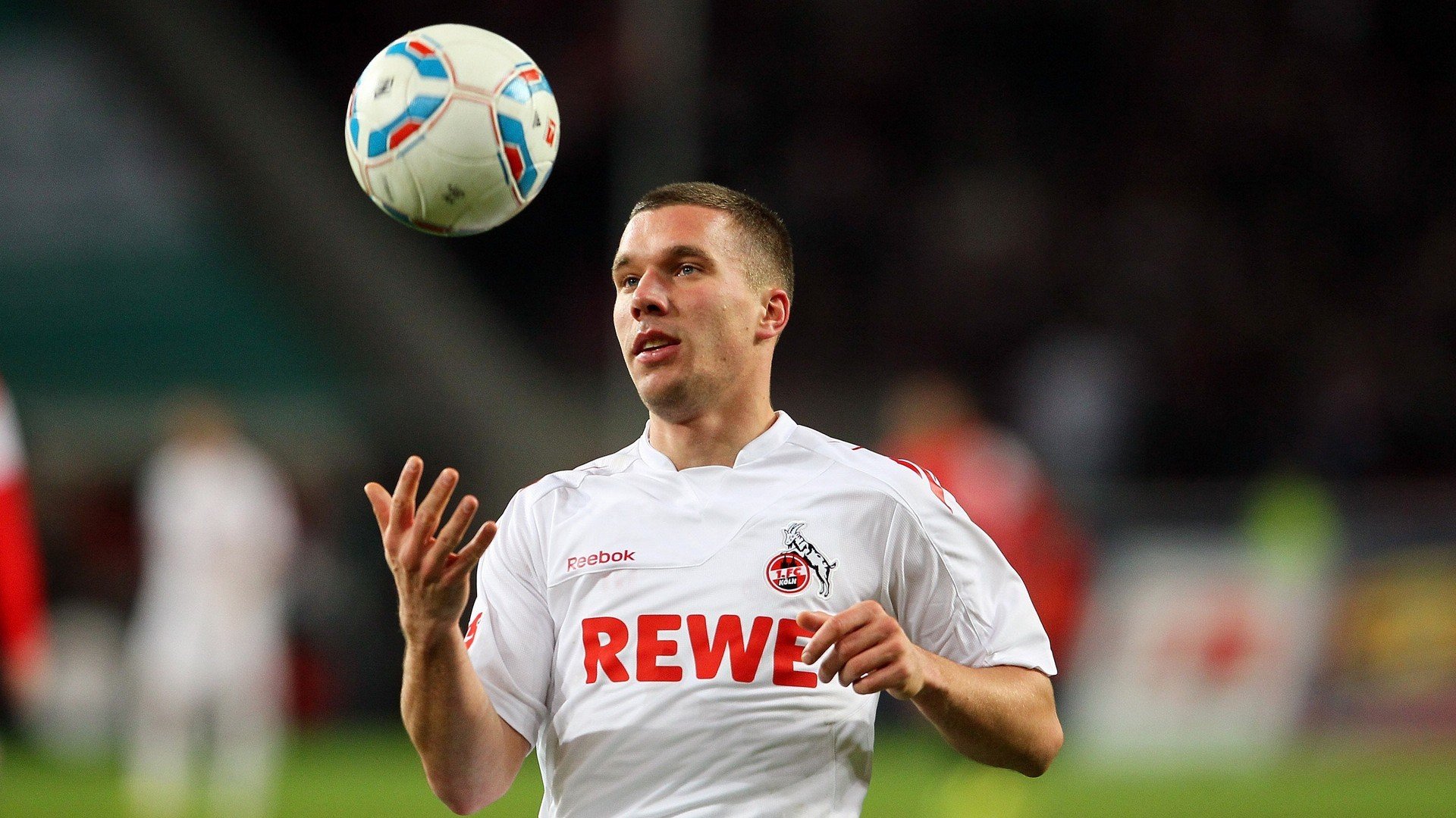 巴斯托尼冠军级表现铸就防线艺术，丹麦对阵雷恩成战术教科书