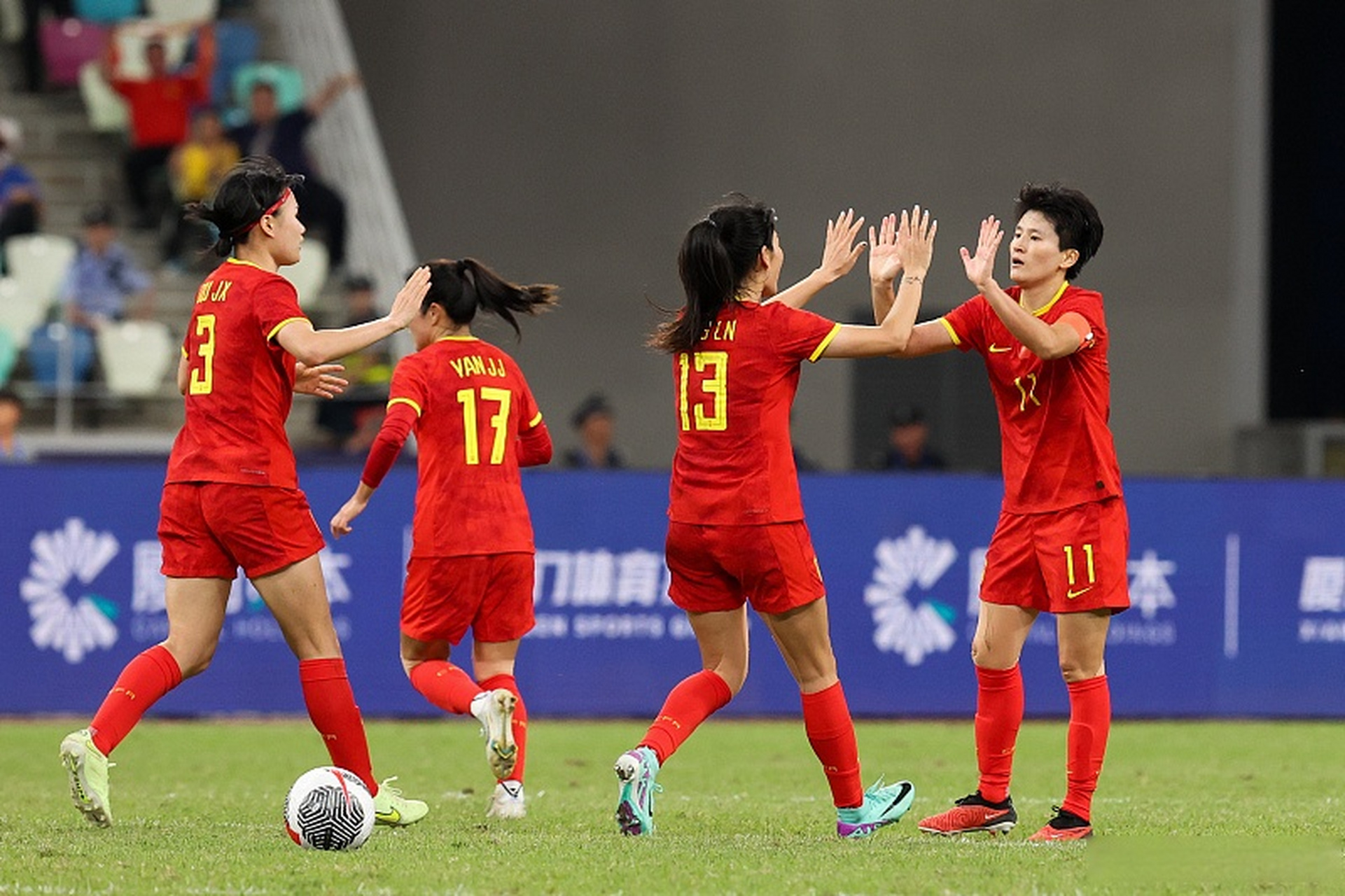 中国女足赛场砥砺前行,勇往直前 中国女足赛场砥砺前行,勇往直前