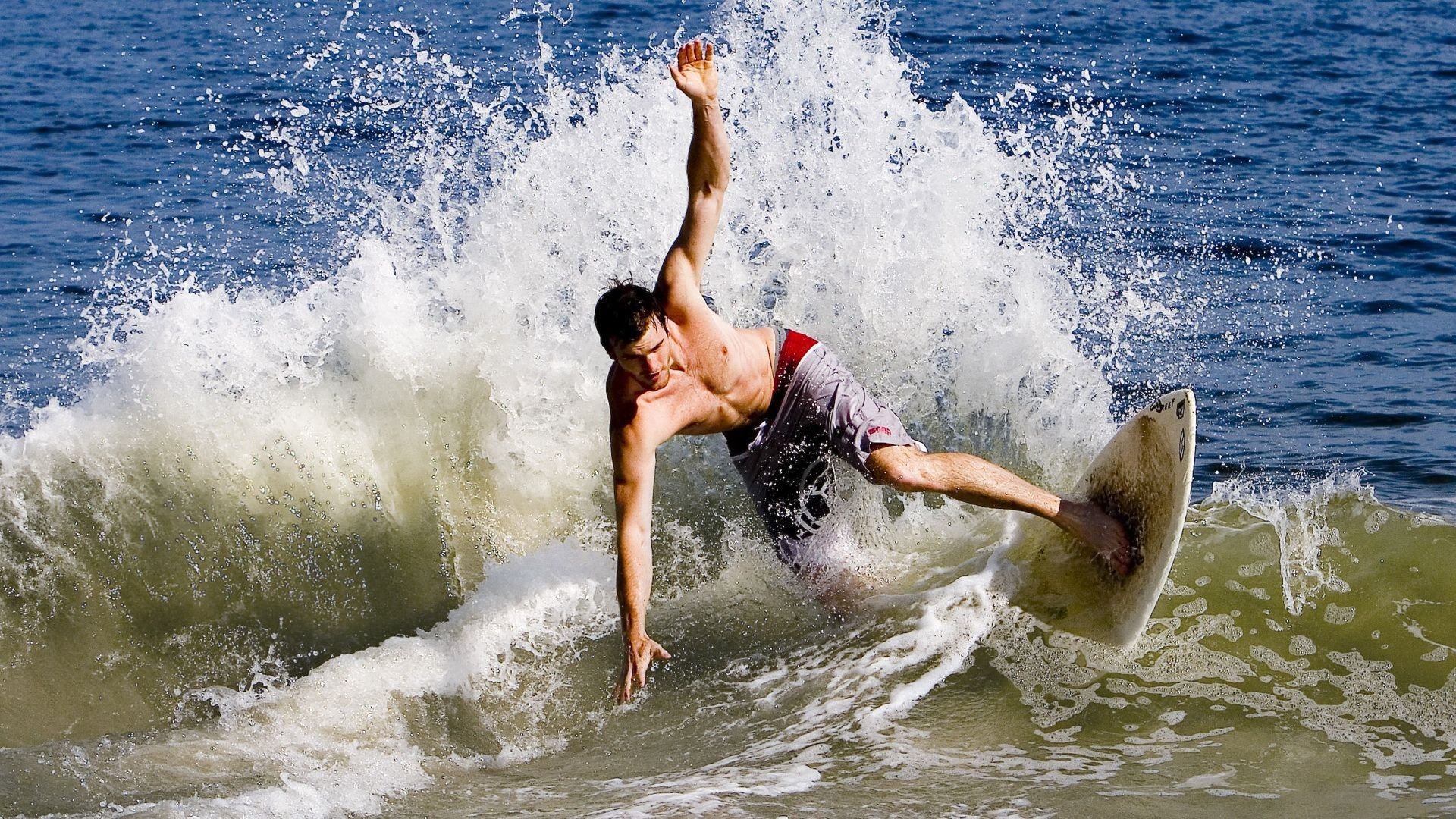 从芬兰碾压喀麦隆到罗德里扛起全队，论现代体育中的个体与集体悖论