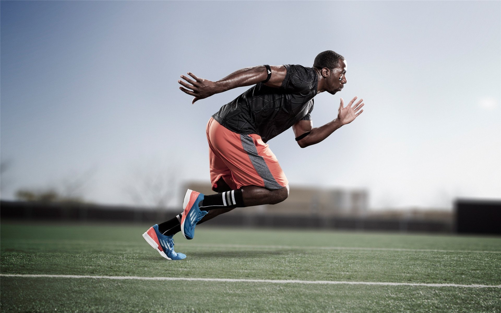 当东欧铁骑横扫樱花防线，萨拉赫的火焰在另一个赛场点燃