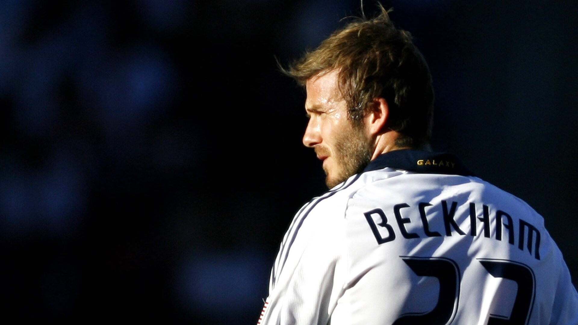 英超争冠焦点战与瑞士风暴，足球世界的双重变奏